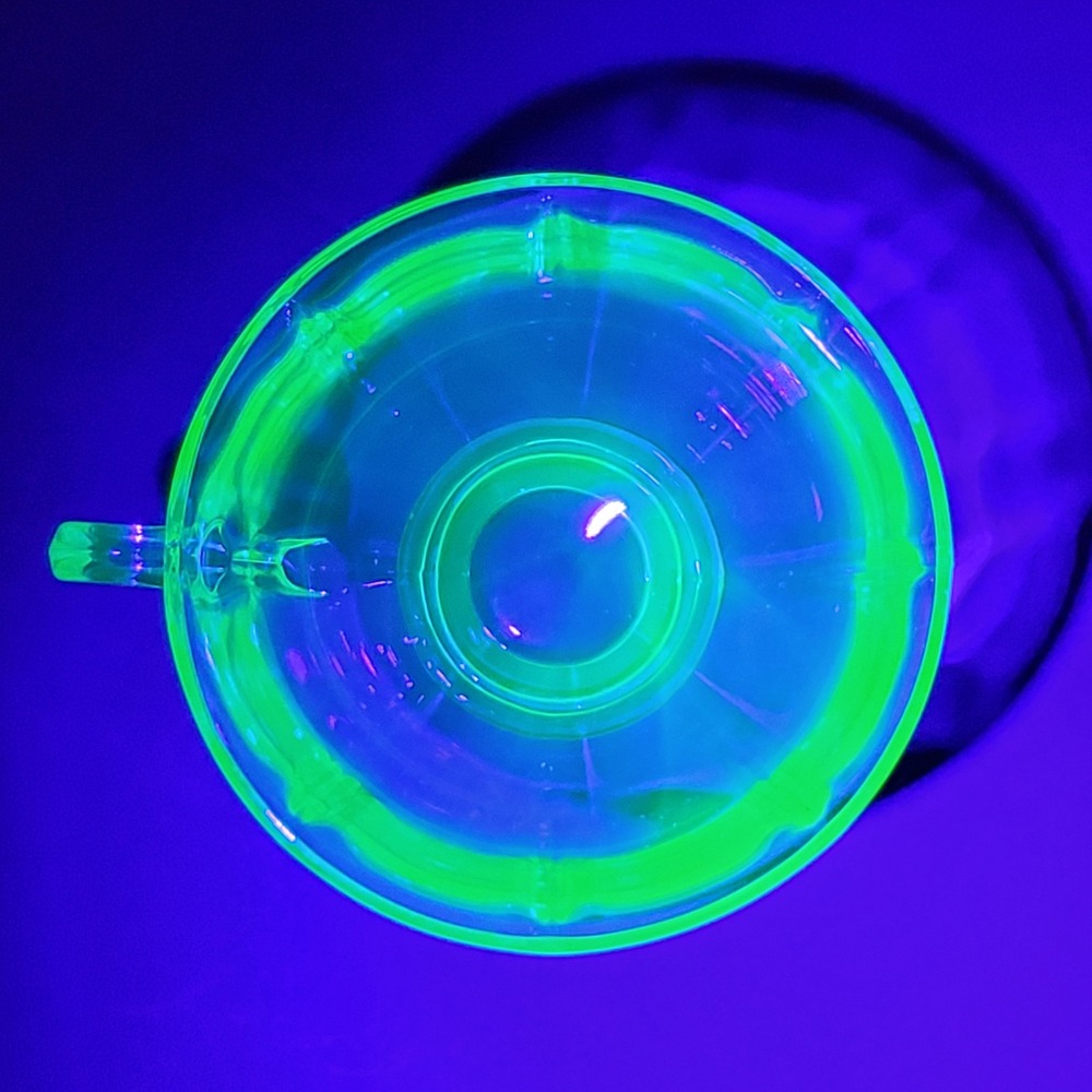 Vintage Green Uranium Glass Teacup Paneled Depression Glass Footed Glows UV - Picture 10 of 10